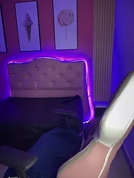 Emily-teen online show from 02.23.25