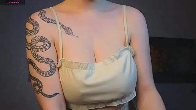 Snapshot of Anna_Carters chatting on 11.20.25 Anna Carters online show from 11.20.25