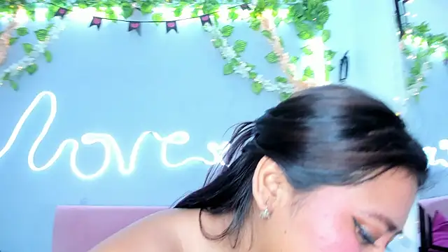 Luna Sommer online show from 03.05.25