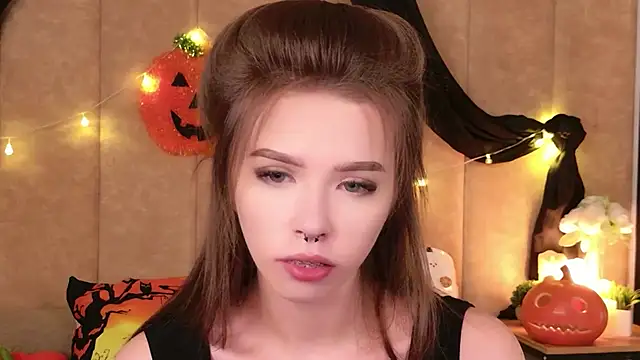 Sierra Fane online show from 11.03.25