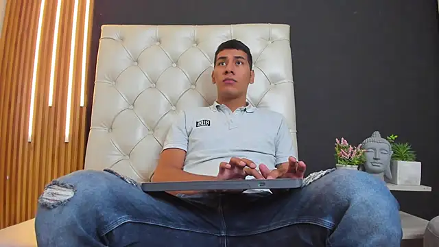 Snapshot of mike__cute chatting on 02.18.25 mike cute online show from 02.18.25