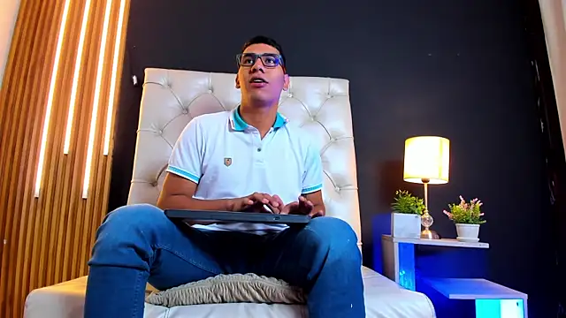 Snapshot of mike__cute chatting on 02.26.25 mike cute online show from 02.26.25