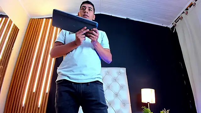 Snapshot of mike__cute chatting on 02.27.25 mike cute online show from 02.27.25