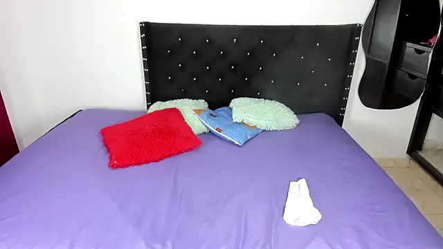 Babylatinhot11 online show from 10.21.25