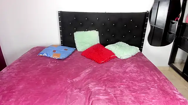 Babylatinhot11 online show from 10.23.25