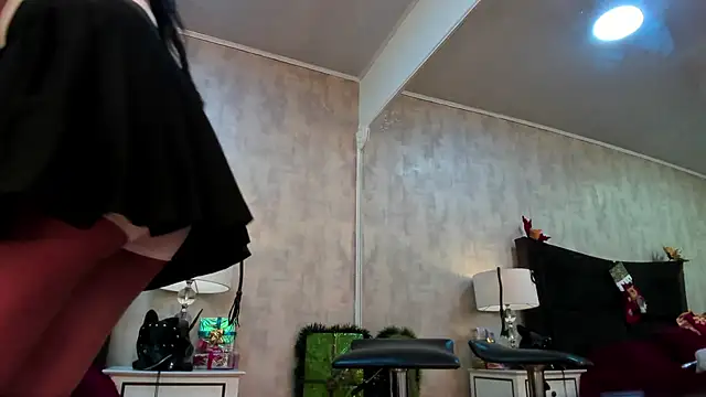 NahomyCarther online show from 12.23.25