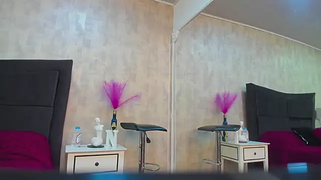 NahomyCarther online show from 05.05.26