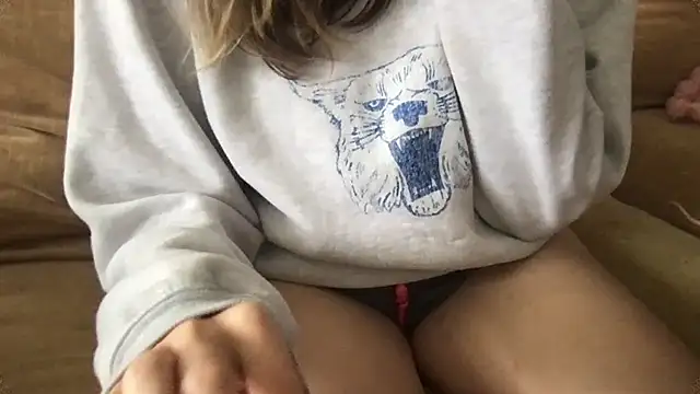 Snapshot of ashleighpink chatting on 03.17.26 ashleighpink online show from 03.17.26