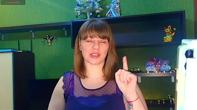 Snapshot of VeronikawGold chatting on 12.22.25 VeronikawGold online show from 12.22.25