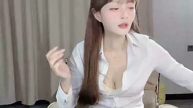 Snapshot of Annnnqi-77 chatting on 02.28.25 Annnnqi-77 online show from 02.28.25