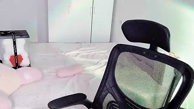 Snapshot of Annnnqi-77 chatting on 10.09.25 Annnnqi-77 online show from 10.09.25