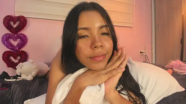 Snapshot of emily_sweett24 chatting on 03.05.25 emily sweett24 online show from 03.05.25