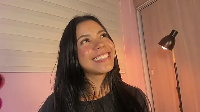 Snapshot of emily_sweett24 chatting on 03.06.25 emily sweett24 online show from 03.06.25