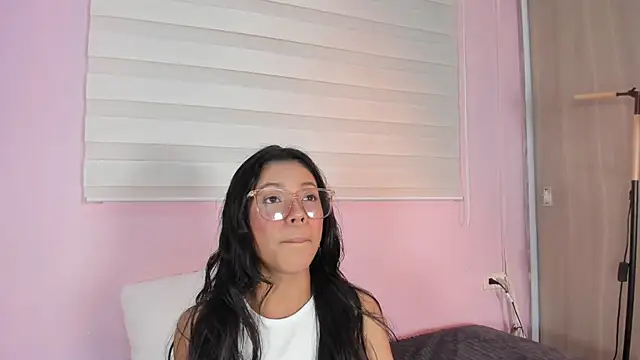 Snapshot of emily_sweett24 chatting on 03.15.25 emily sweett24 online show from 03.15.25