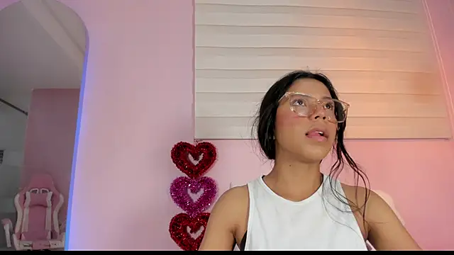 Snapshot of emily_sweett24 chatting on 03.18.25 emily sweett24 online show from 03.18.25