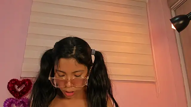 Snapshot of emily_sweett24 chatting on 03.21.25 emily sweett24 online show from 03.21.25