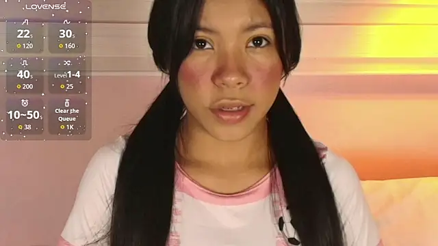 Snapshot of emily_sweett24 chatting on 10.14.25 emily sweett24 online show from 10.14.25