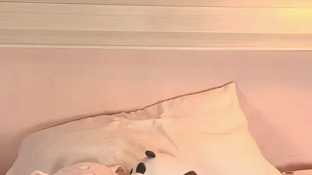 Snapshot of emily_sweett24 chatting on 11.16.25 emily sweett24 online show from 11.16.25