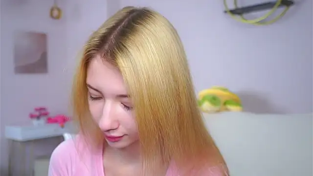 SunnivaCovil online show from 02.12.26