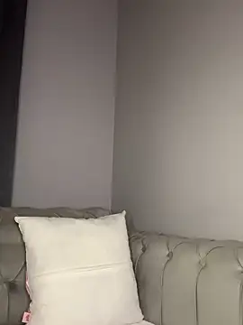 Snapshot of laraaaaaa chatting on 11.20.25 laraaaaaa online show from 11.20.25