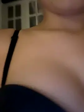 Snapshot of laraaaaaa chatting on 12.04.25 laraaaaaa online show from 12.04.25