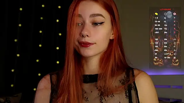 Snapshot of EmilaMills chatting on 11.01.25 EmilaMills online show from 11.01.25