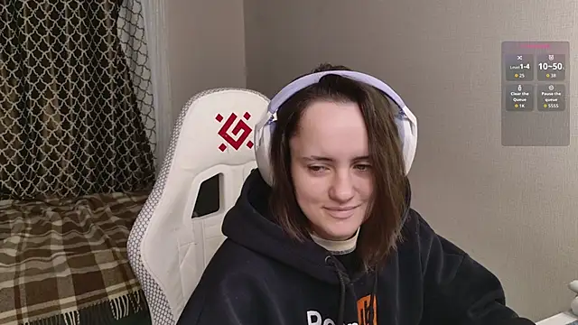 Luna Loveee online show from 09.18.25