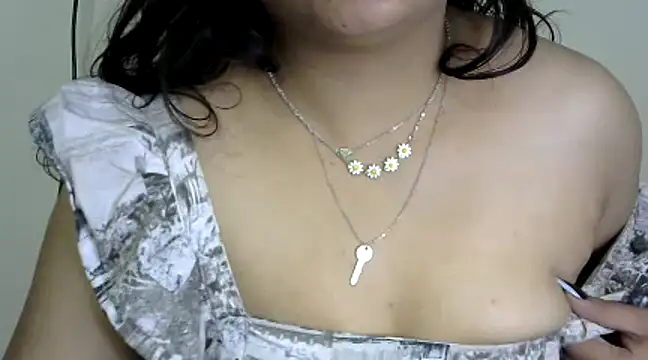 Snapshot of rosay_rosee chatting on 03.17.25 rosay rosee online show from 03.17.25