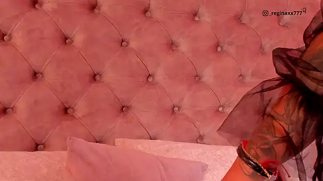 Snapshot of regina_noctixx chatting on 11.25.25 regina noctixx online show from 11.25.25