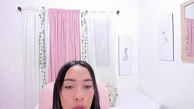 Snapshot of Emma_lorense22 chatting on 03.15.25 Emma lorense22 online show from 03.15.25