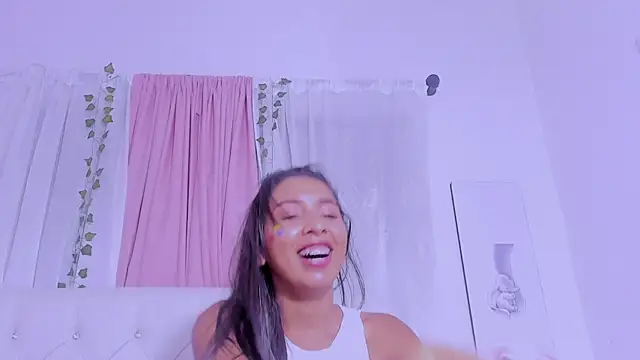 Snapshot of Emma_lorense22 chatting on 03.21.25 Emma lorense22 online show from 03.21.25