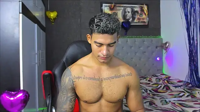 Snapshot of luigi_hot_ chatting on 06.19.26 luigi hot online show from 06.19.26
