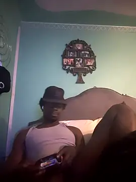 Snapshot of unstoppable_z chatting on 09.17.25 unstoppable z online show from 09.17.25