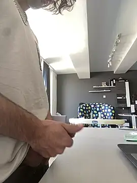 Snapshot of mikekmi21 chatting on 03.05.25 mikekmi21 online show from 03.05.25