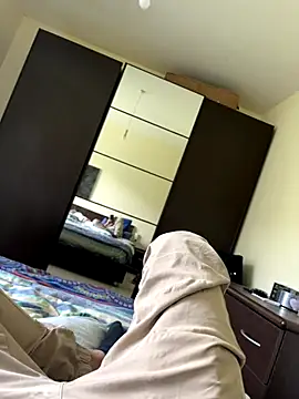 Snapshot of mikekmi21 chatting on 12.15.25 mikekmi21 online show from 12.15.25