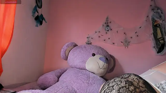 Maddy Jhonsson online show from 10.28.25