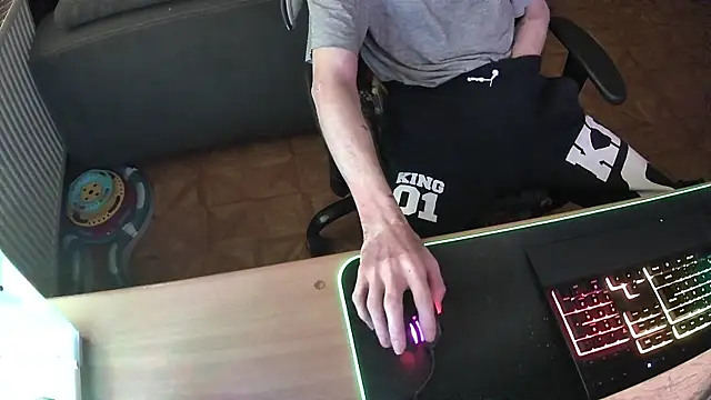 Snapshot of DerGeileLoveboy chatting on 11.18.25 DerGeileLoveboy online show from 11.18.25