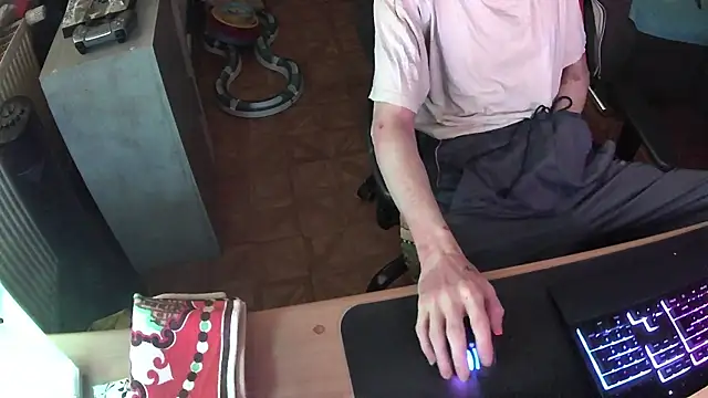 Snapshot of DerGeileLoveboy chatting on 11.26.25 DerGeileLoveboy online show from 11.26.25