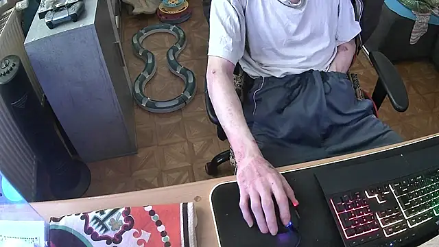 Snapshot of DerGeileLoveboy chatting on 11.27.25 DerGeileLoveboy online show from 11.27.25