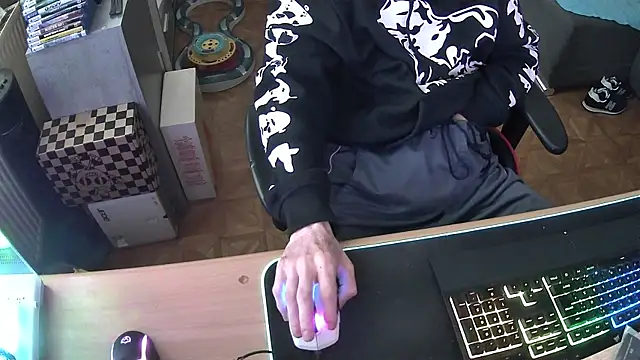 Snapshot of DerGeileLoveboy chatting on 12.15.25 DerGeileLoveboy online show from 12.15.25