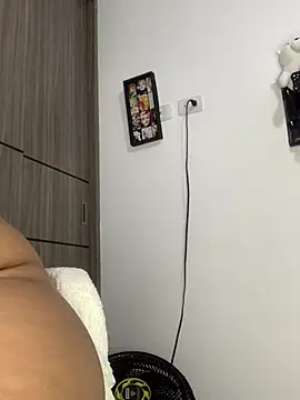 Leah yuah  online show from 03.08.25