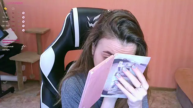 Snapshot of reaiss chatting on 03.09.25 reaiss online show from 03.09.25