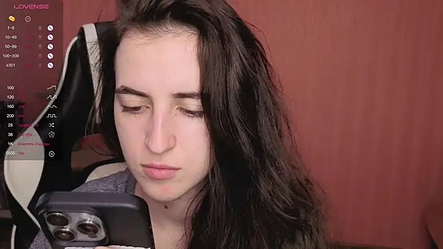 Snapshot of reaiss chatting on 09.26.25 reaiss online show from 09.26.25