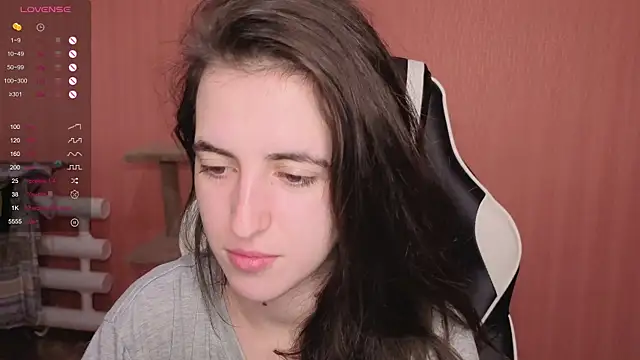 Snapshot of reaiss chatting on 10.03.25 reaiss online show from 10.03.25