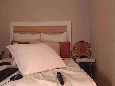 Snapshot of Bee_Bella1 chatting on 09.14.25 Bee Bella1 online show from 09.14.25