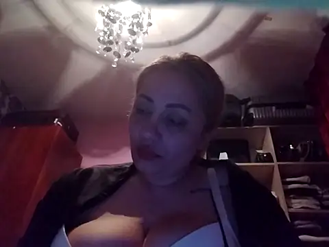 Snapshot of wife45bbw chatting on 03.17.25 wife45bbw online show from 03.17.25