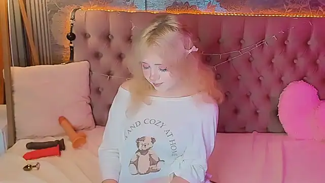 EmilyAngells online show from 06.11.26