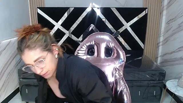 Snapshot of Angeles_v chatting on 03.09.25 Angeles v online show from 03.09.25