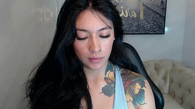 Snapshot of Isabella_Collen_v chatting on 05.15.26 Isabella Collen v online show from 05.15.26