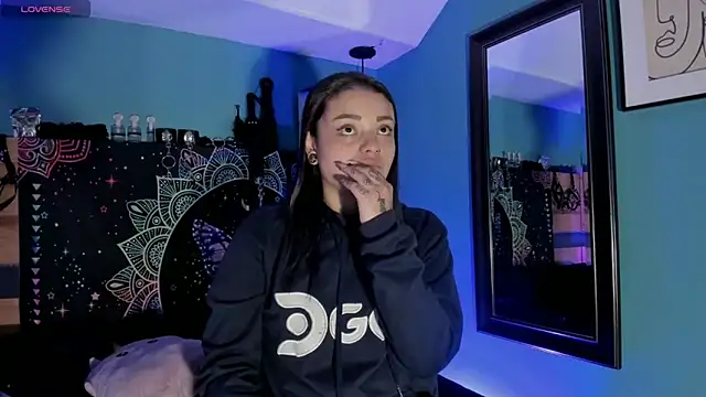 ChloeAllennn online show from 05.03.26